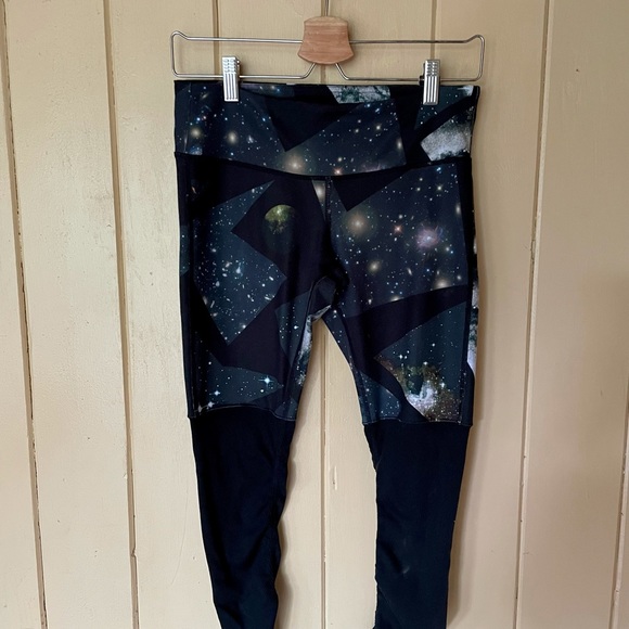 Alo Yoga Galaxy Print Goddess Legging Size Small - Picture 4 of 8